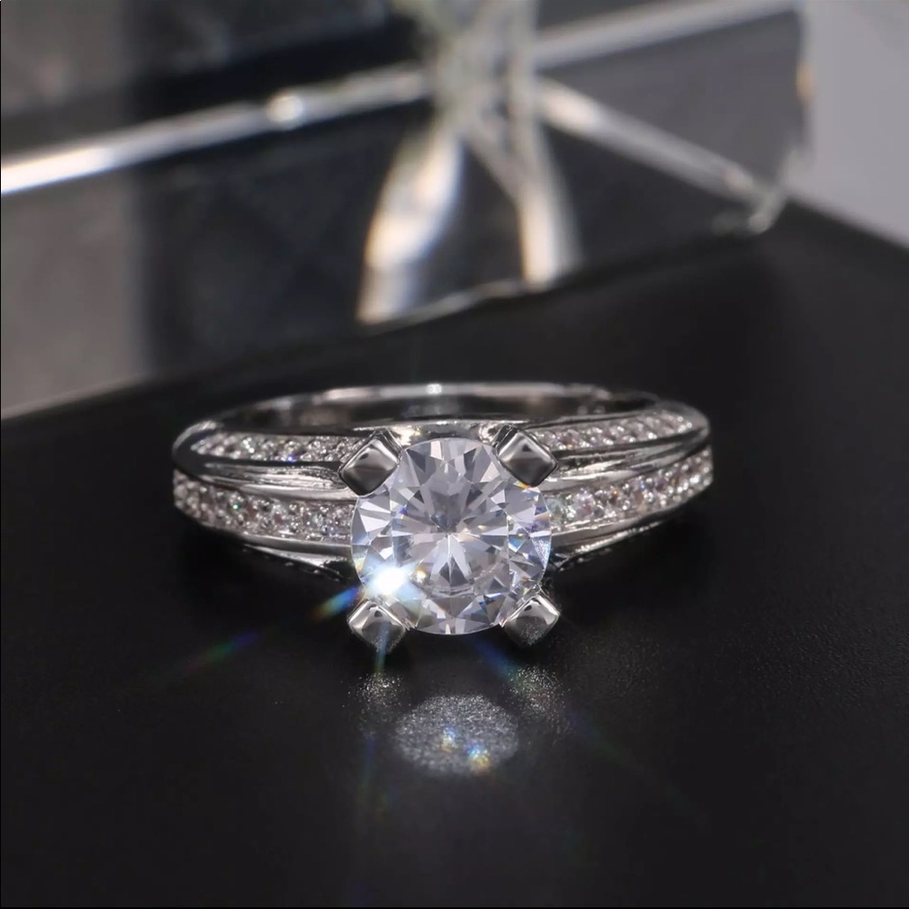 New 925 Silver Multilayered Beautiful Diamond Ring - Picture 3 of 6